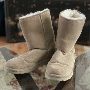 BearPaw Elle Short Tan Suede Sheepskin Lined Boots